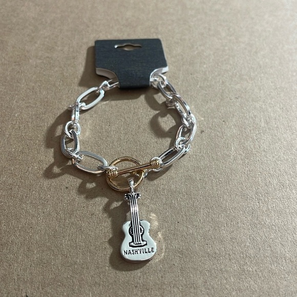 ๐5/$25๐โ New Nashville Guitar ๐ธ charm Dangle Bracelet - Picture 1 of 6